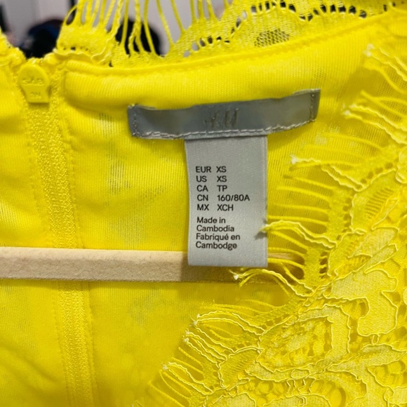 H&M Yellow Lace Fitted Midi v Neck Dress - Picture 7 of 7